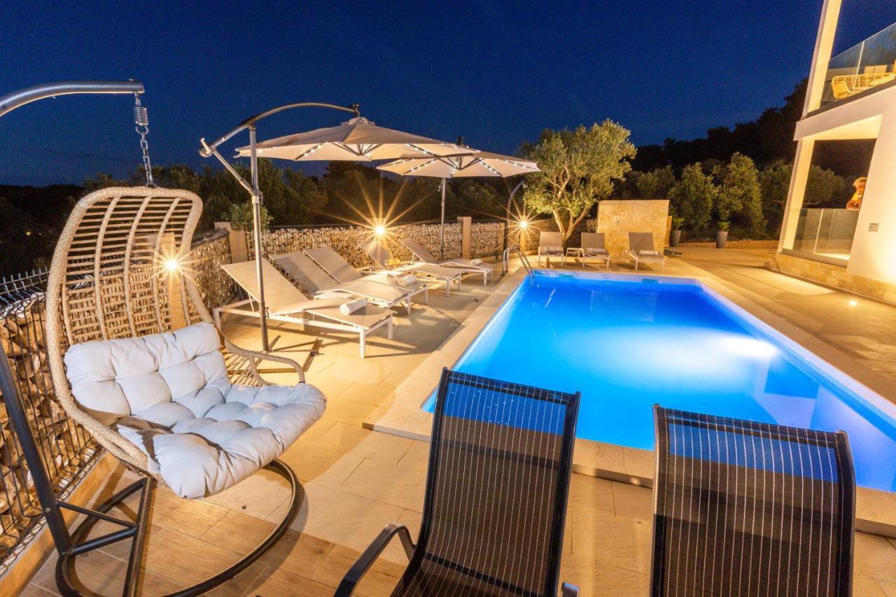 Luxury Apartments Mauro With Heated Pool Božava Esterno foto