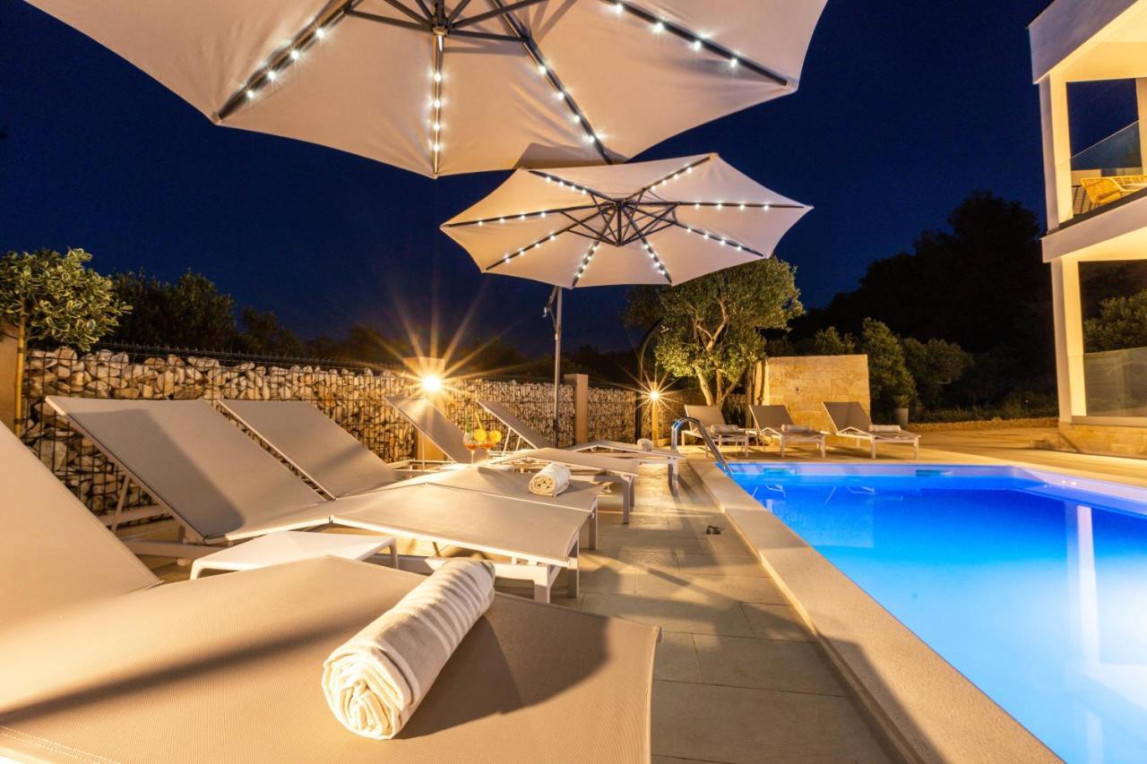 Luxury Apartments Mauro With Heated Pool Božava Esterno foto