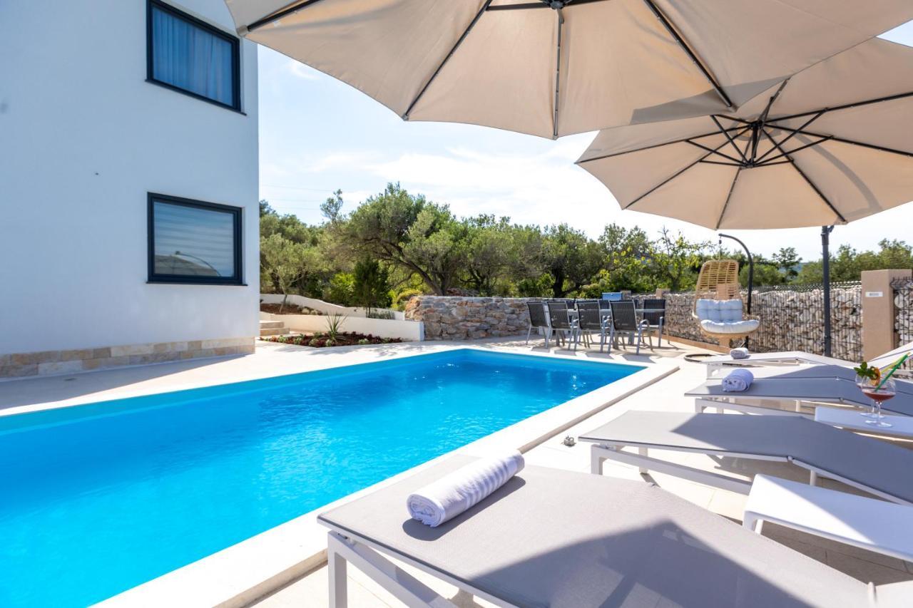 Luxury Apartments Mauro With Heated Pool Božava Esterno foto