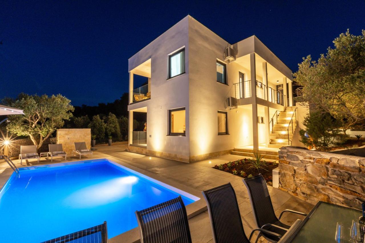 Luxury Apartments Mauro With Heated Pool Božava Esterno foto