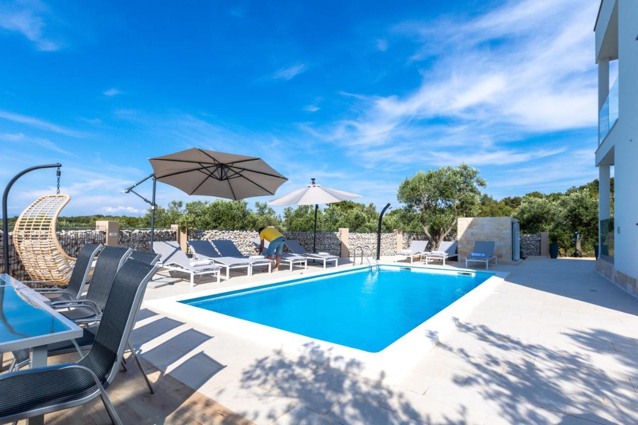 Luxury Apartments Mauro With Heated Pool Božava Esterno foto