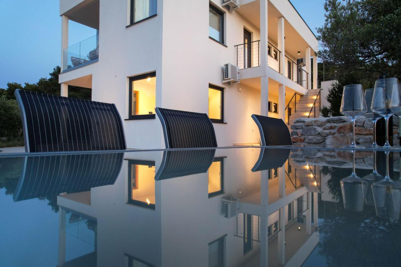 Luxury Apartments Mauro With Heated Pool Božava Esterno foto